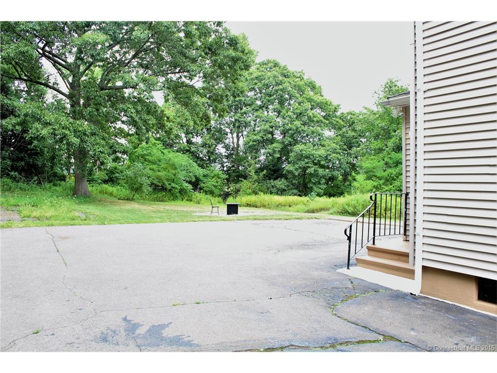 75 Pinski Dr, Branford, CT 06405