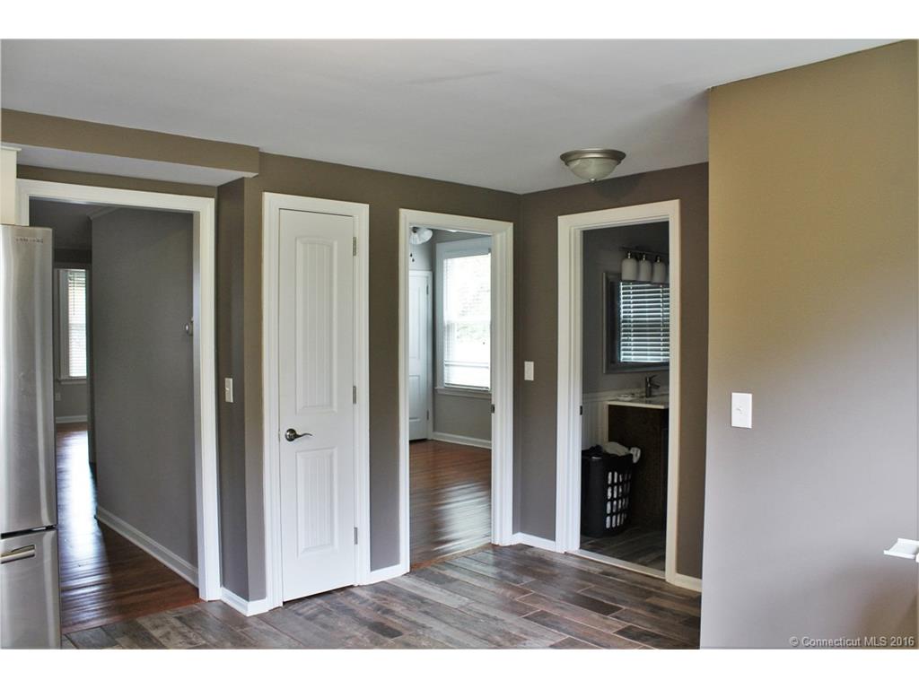 75 Pinski Dr, Branford, CT 06405