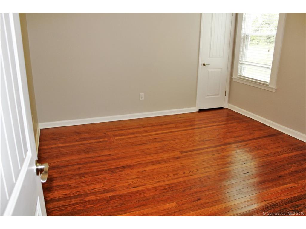 75 Pinski Dr, Branford, CT 06405