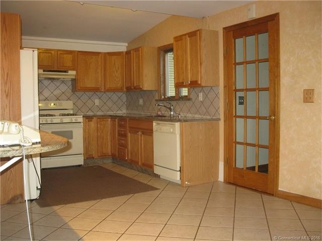 23Lanphiers Cove Rd, Branford, CT 06405