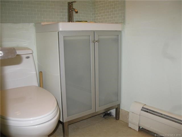 23Lanphiers Cove Rd, Branford, CT 06405