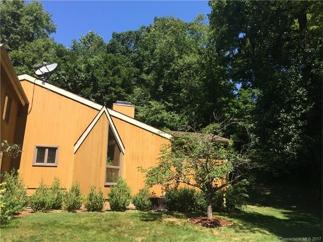 43Short Rocks Rd, Branford, CT 06405