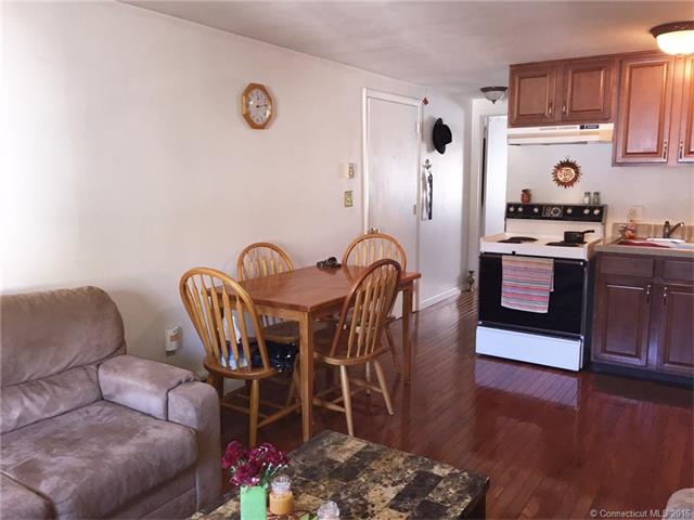 10 Russell St, Branford, CT 06405