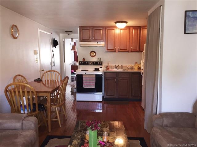 10 Russell St, Branford, CT 06405