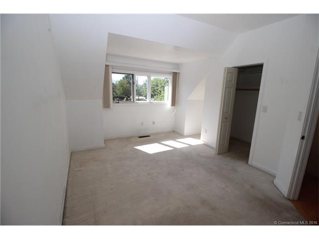3 Montoya Dr, Branford, CT 06405