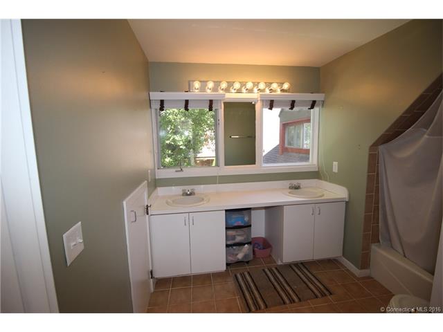 3 Montoya Dr, Branford, CT 06405