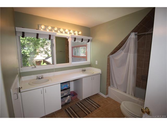 3 Montoya Dr, Branford, CT 06405