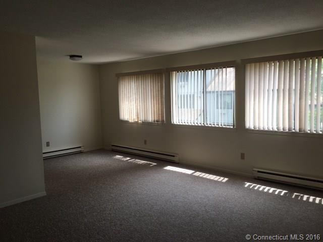 16 Pineview Dr, Branford, CT 06405