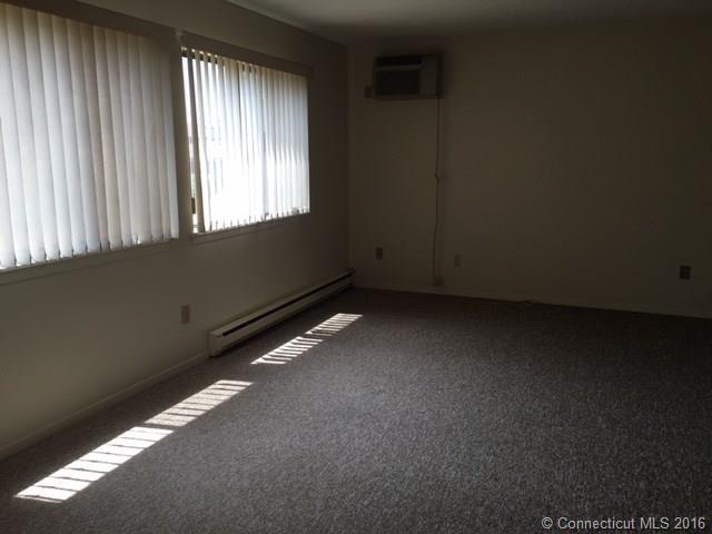 16 Pineview Dr, Branford, CT 06405