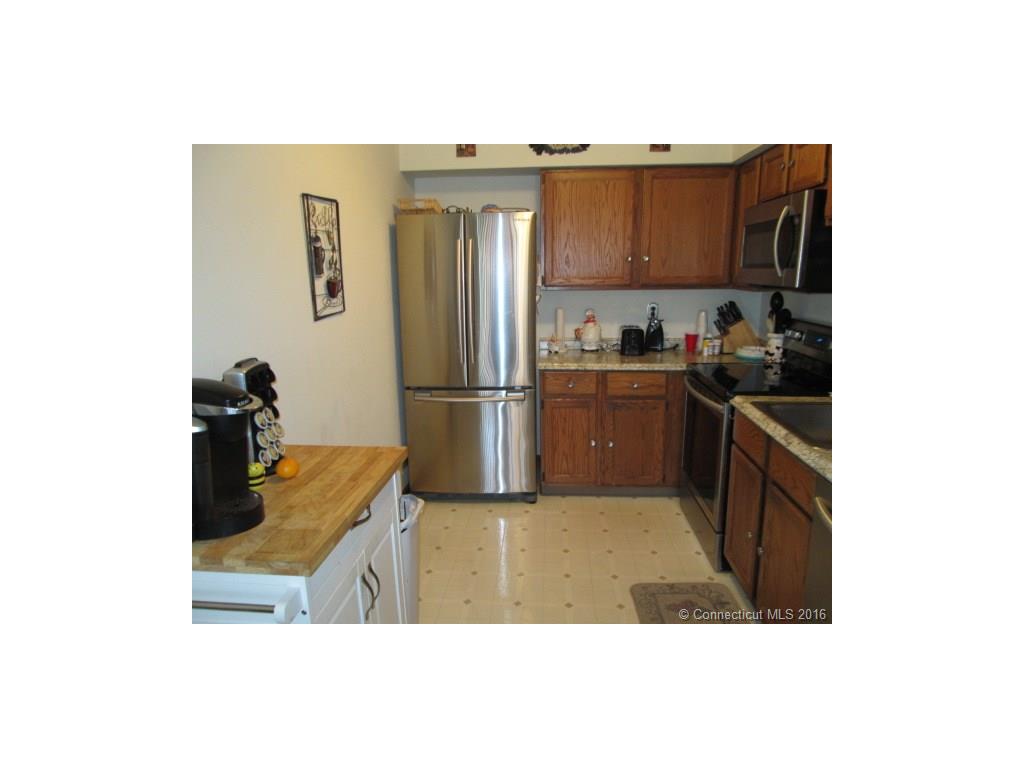 730 Robert Frost Dr, Branford, CT 06405