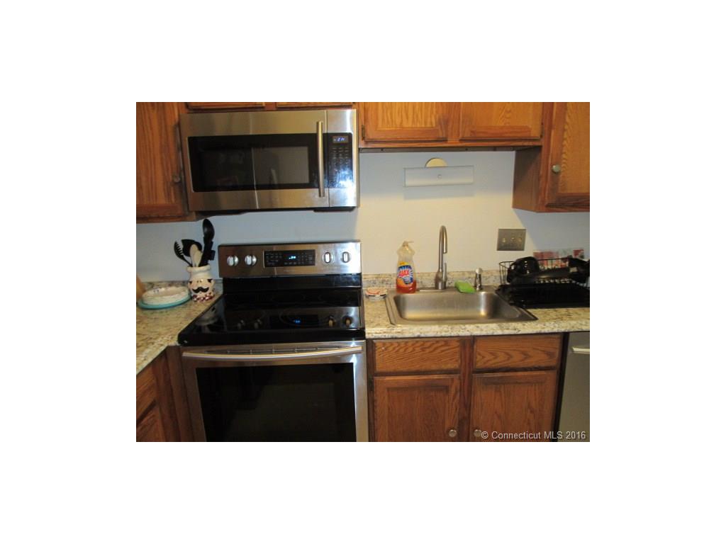 730 Robert Frost Dr, Branford, CT 06405