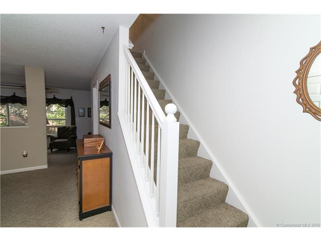 127 Foxbridge Village Rd, Branford, CT 06405