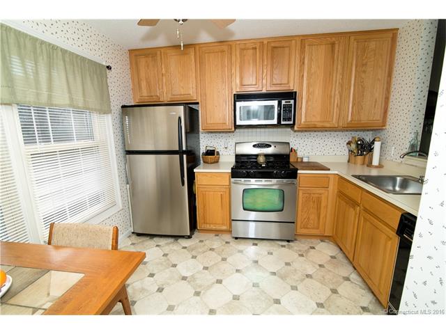 127 Foxbridge Village Rd, Branford, CT 06405