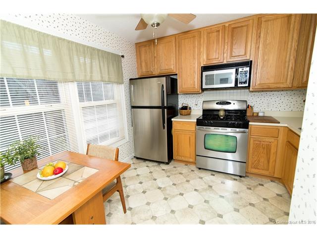 127 Foxbridge Village Rd, Branford, CT 06405