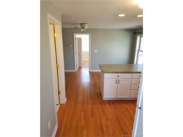 36 Flat Rock Rd Ext, Branford, CT 06405