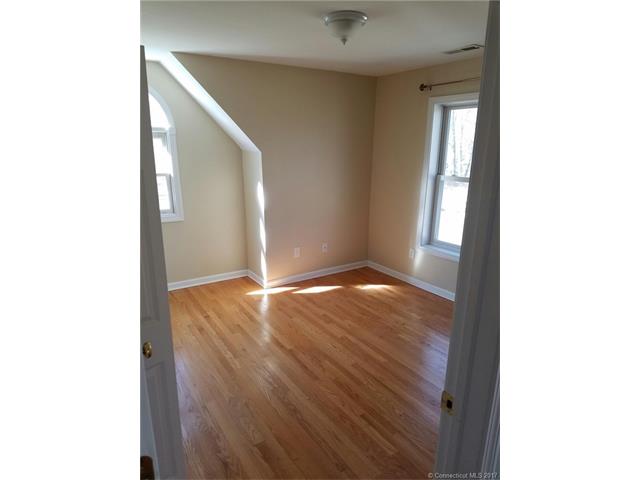 36 Flat Rock Rd Ext, Branford, CT 06405
