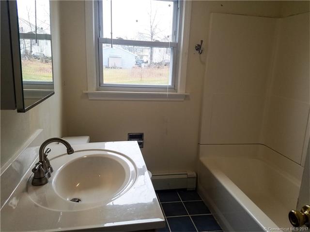 31Gilbert Ln, Branford, CT 06405