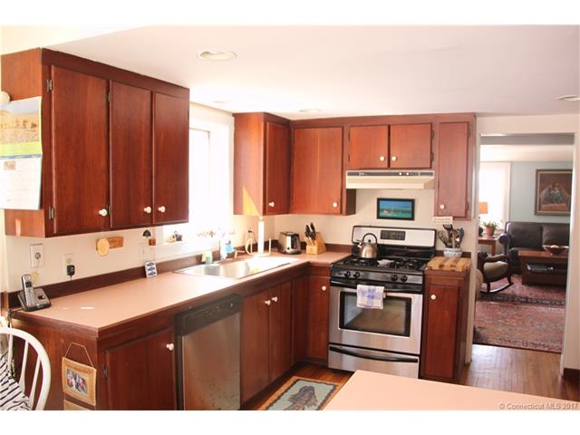 18Spring Cove Rd, Branford, CT 06405