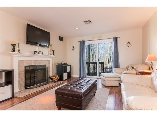 36 Manorwood Dr, Branford, CT 06405
