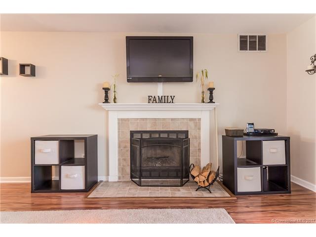 36 Manorwood Dr, Branford, CT 06405