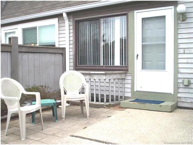 608 Longfellow Dr, Branford, CT 06405