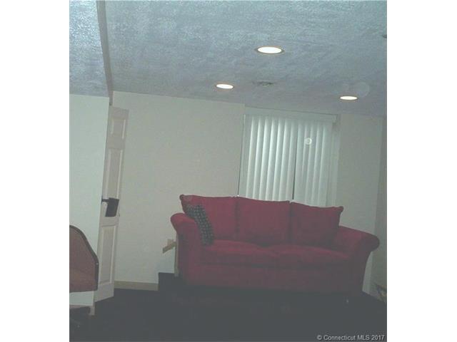 608 Longfellow Dr, Branford, CT 06405
