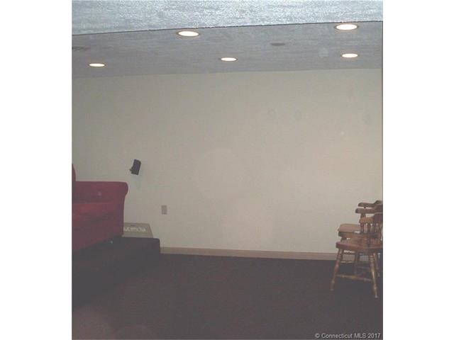 608 Longfellow Dr, Branford, CT 06405