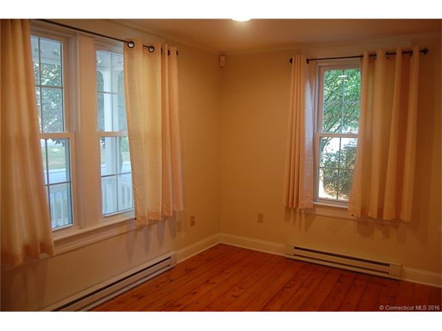8 Westbrook Rd, Essex, CT 06409