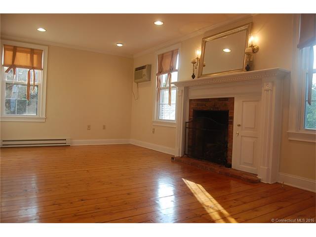 8 Westbrook Rd, Essex, CT 06409