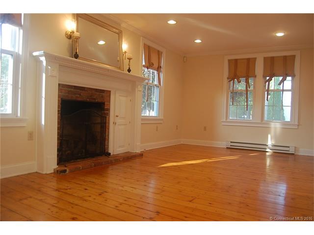 8 Westbrook Rd, Essex, CT 06409