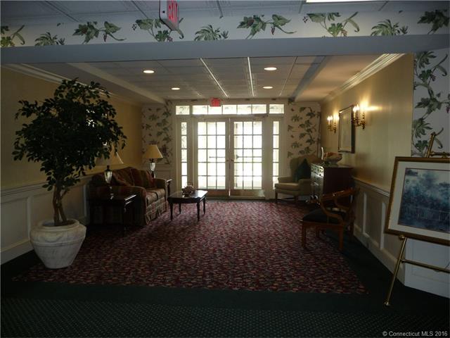 40 Southwick Ct, Cheshire, CT 06410