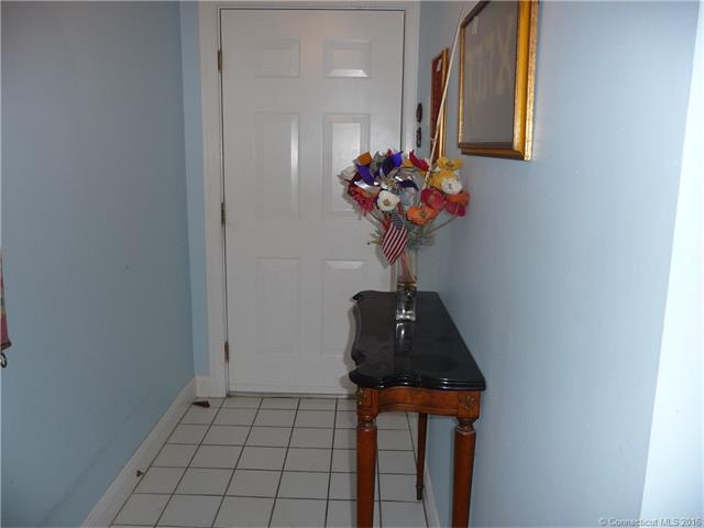 40 Southwick Ct, Cheshire, CT 06410