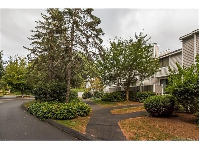 12 Ives Hill Ct, Cheshire, CT 06410