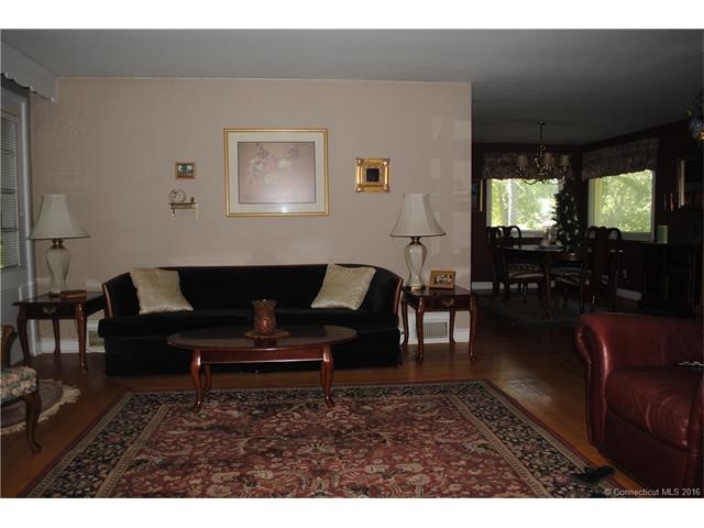 53Jocelyn Ln, Cheshire, CT 06410