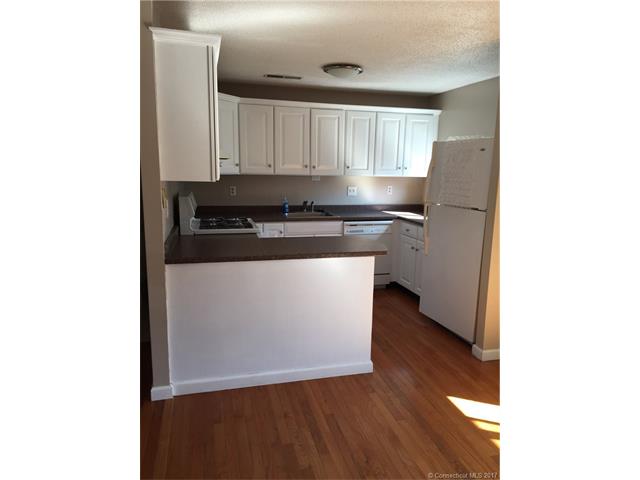 12 Ives Hill Ct, Cheshire, CT 06410