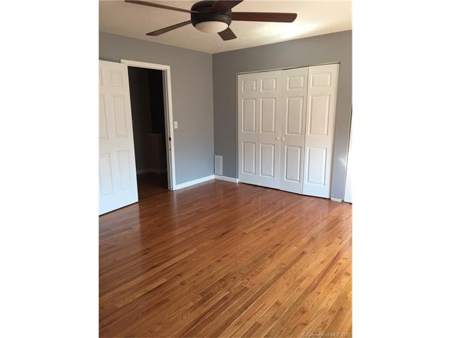 12 Ives Hill Ct, Cheshire, CT 06410