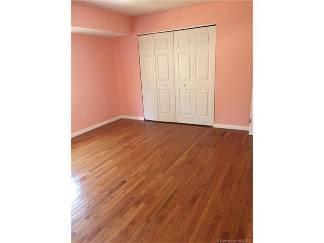 12 Ives Hill Ct, Cheshire, CT 06410