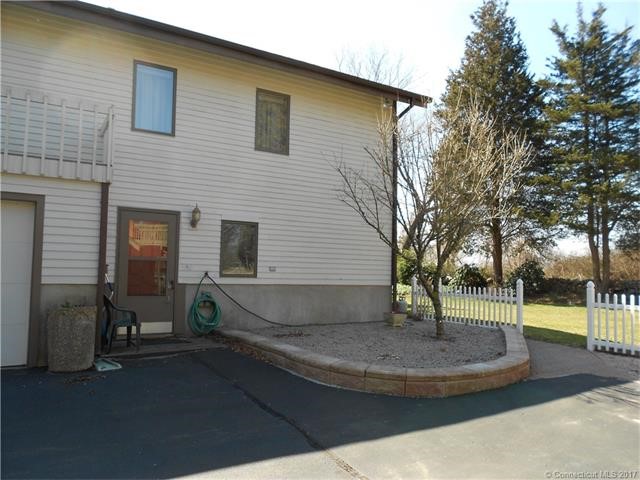 51Stanton Rd, Clinton, CT 06413