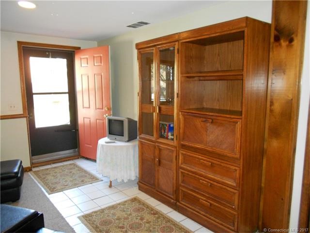 51Stanton Rd, Clinton, CT 06413