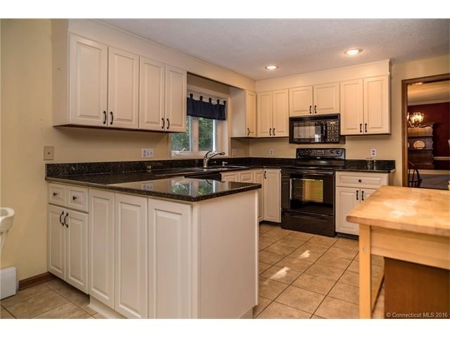 33-0Olde Orchard Road, Clinton, CT 06413