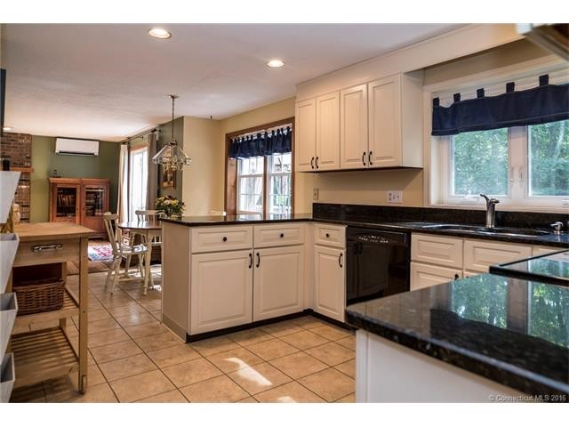 33-0Olde Orchard Road, Clinton, CT 06413