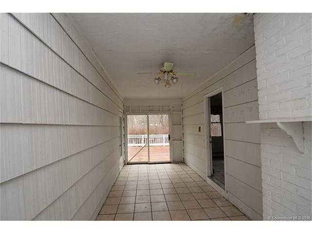 26 Woodland Dr, Clinton, CT 06413