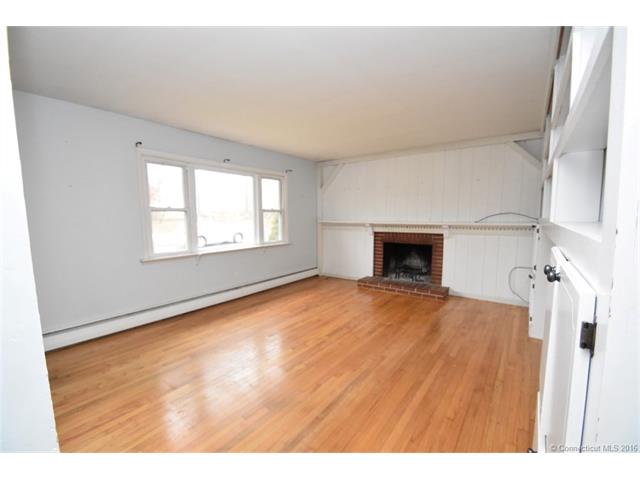 26 Woodland Dr, Clinton, CT 06413