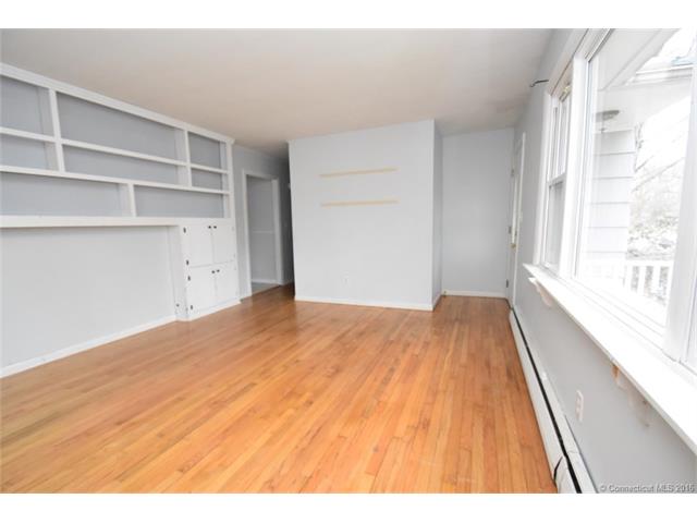 26 Woodland Dr, Clinton, CT 06413