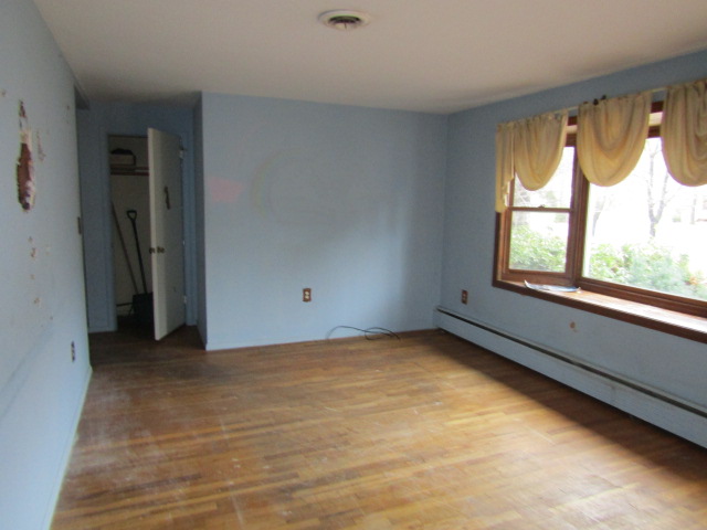 12 Robin Ln, Cromwell, CT 06416