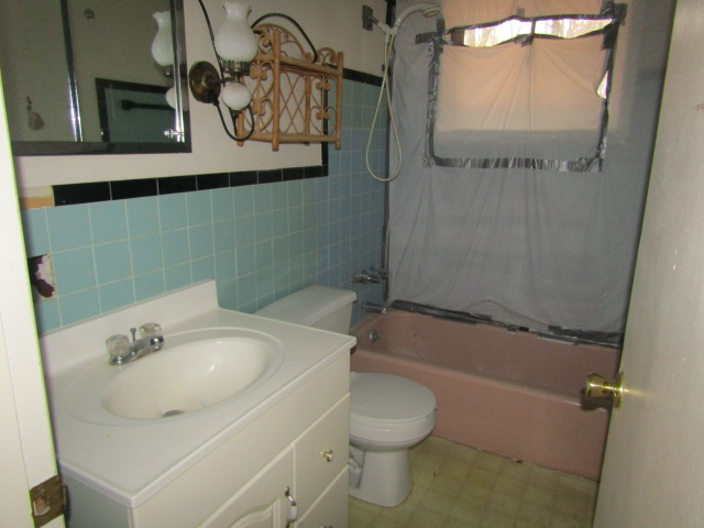 12 Robin Ln, Cromwell, CT 06416