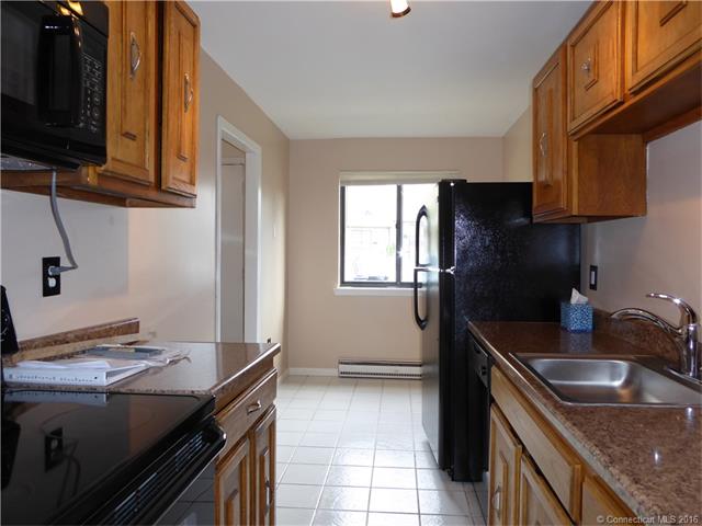 30 Dogwood Ct, Cromwell, CT 06416
