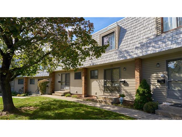 24 Cedarland Ct, Cromwell, CT 06416