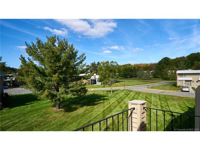 24 Cedarland Ct, Cromwell, CT 06416