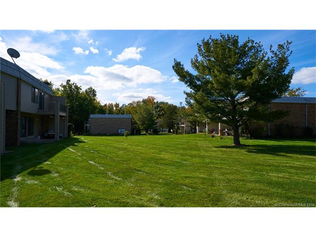 24 Cedarland Ct, Cromwell, CT 06416